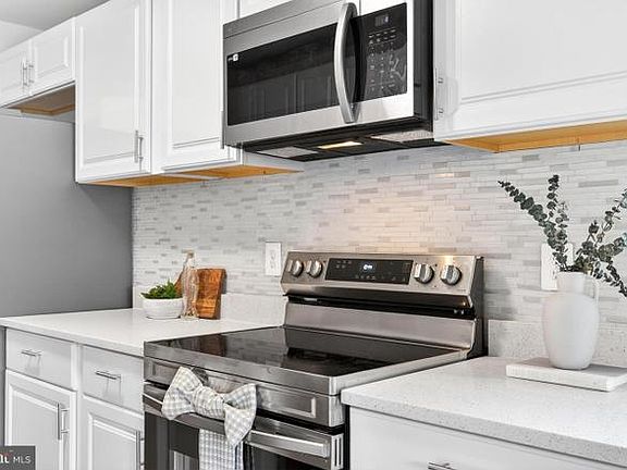2nd image of 301 Reneau Way