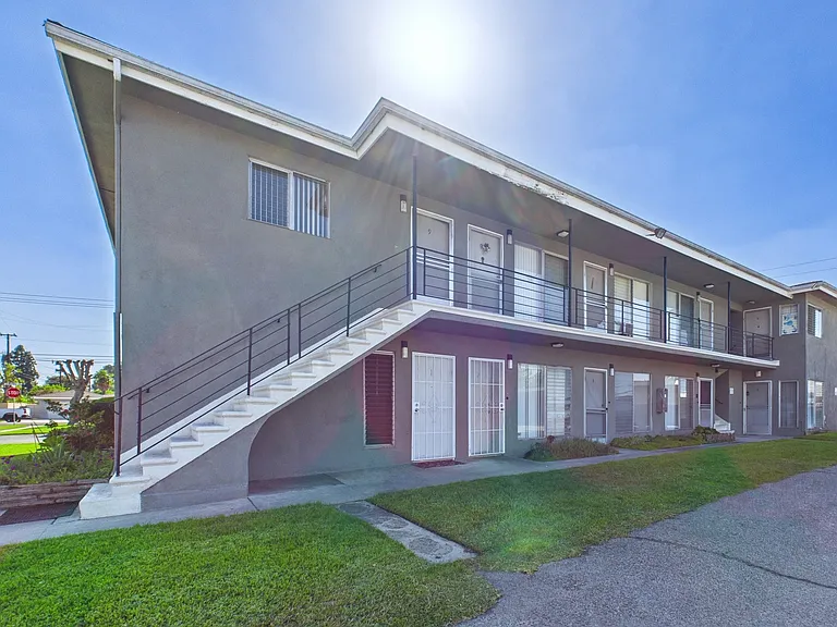 9682 Alwood Ave — Photo 33