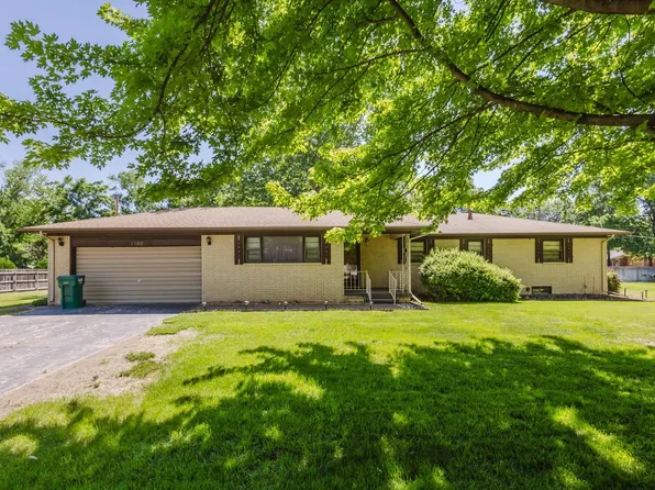 1300 S Fieldcrest St, Wichita, KS 67209