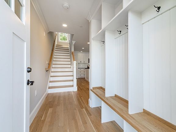 4th image of 5 1/2 Prospect St #B