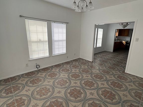 4th image of 1221 Delaware St #1