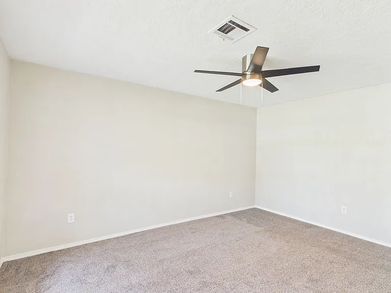 6308 NW Taylor Ave — Photo 5