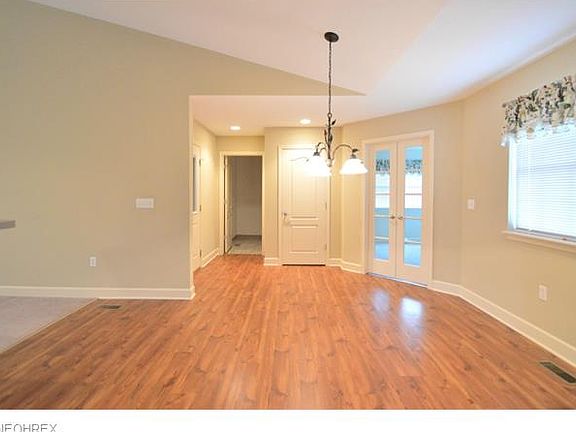 4th image of 170 Sandy Ct Unit 8