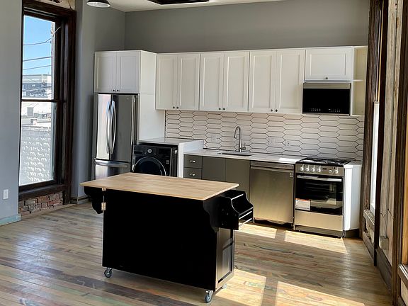 4th image of 10 E Railroad St #B
