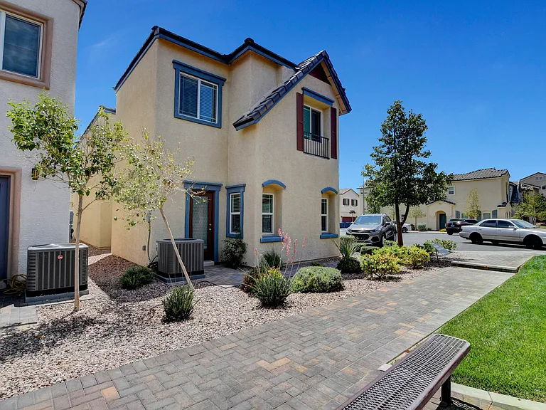 Gleneagles Village Townhomes
