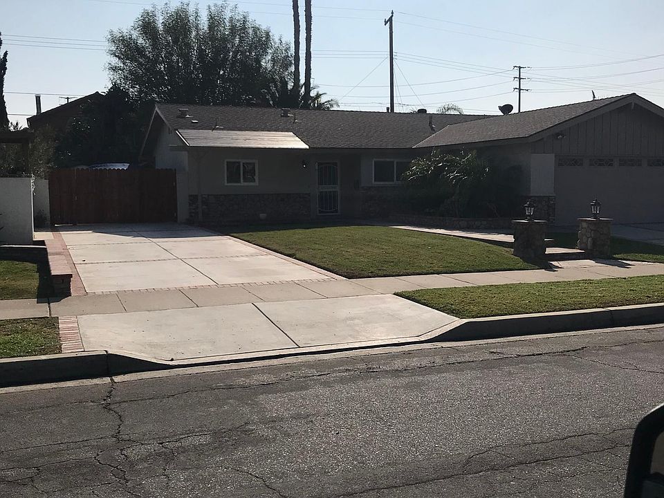 2nd image of 942 E Vanowen Ave
