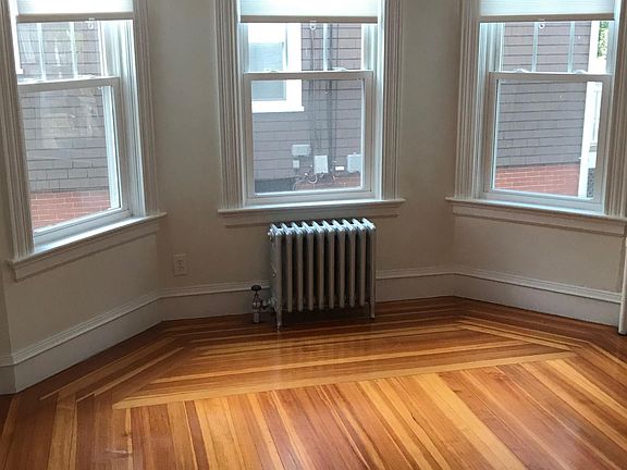 4th image of 50 Burlington St