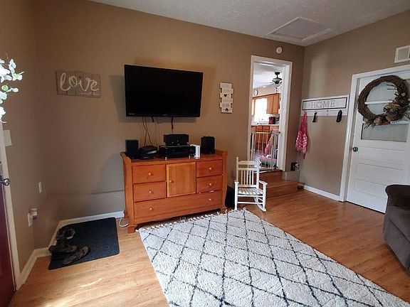 3rd image of 101 Sally Dr