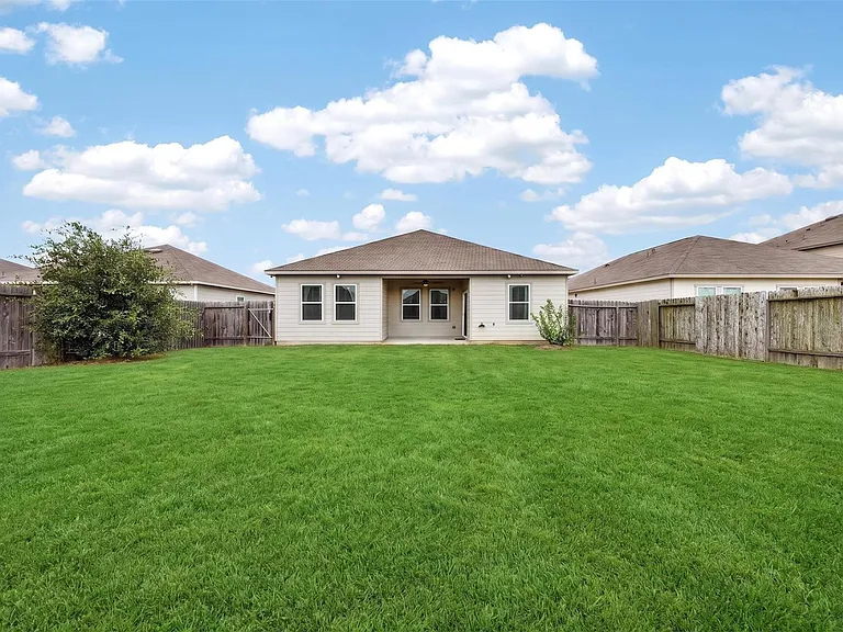 1024 Banyon Tree Ln — Photo 37