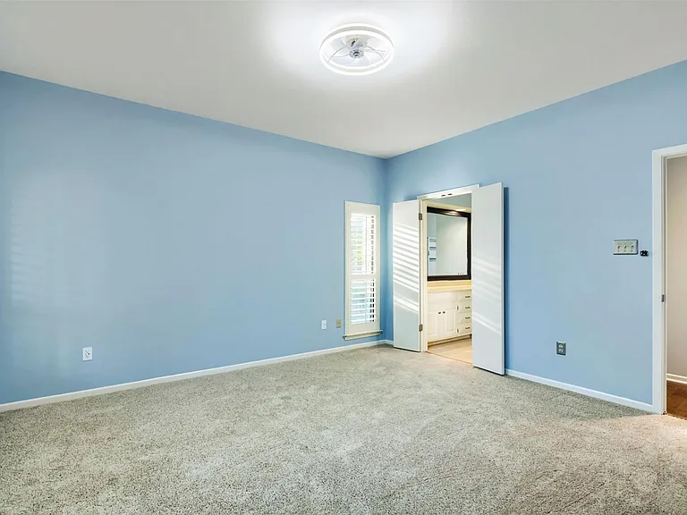 208 Crescent Blf — Photo 14
