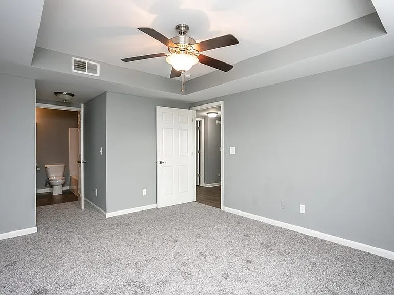 Polo Springs Apartments — Photo 14