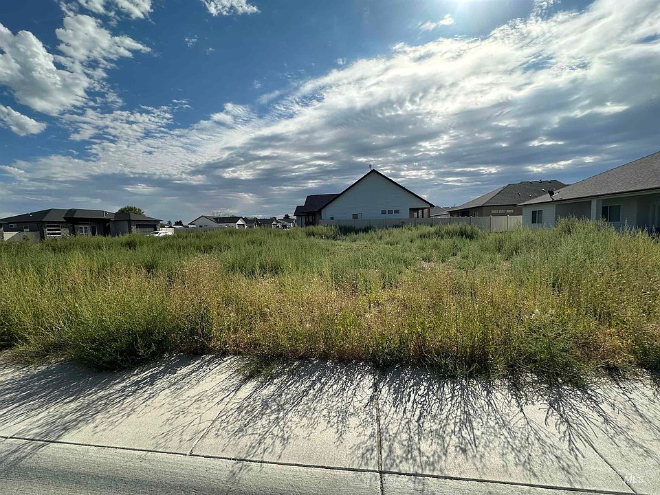 2nd image of 1205 Boulder Mountain St