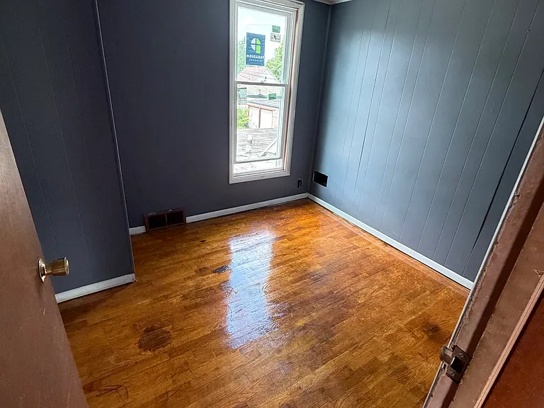 610 E Lawrence St — Photo 10