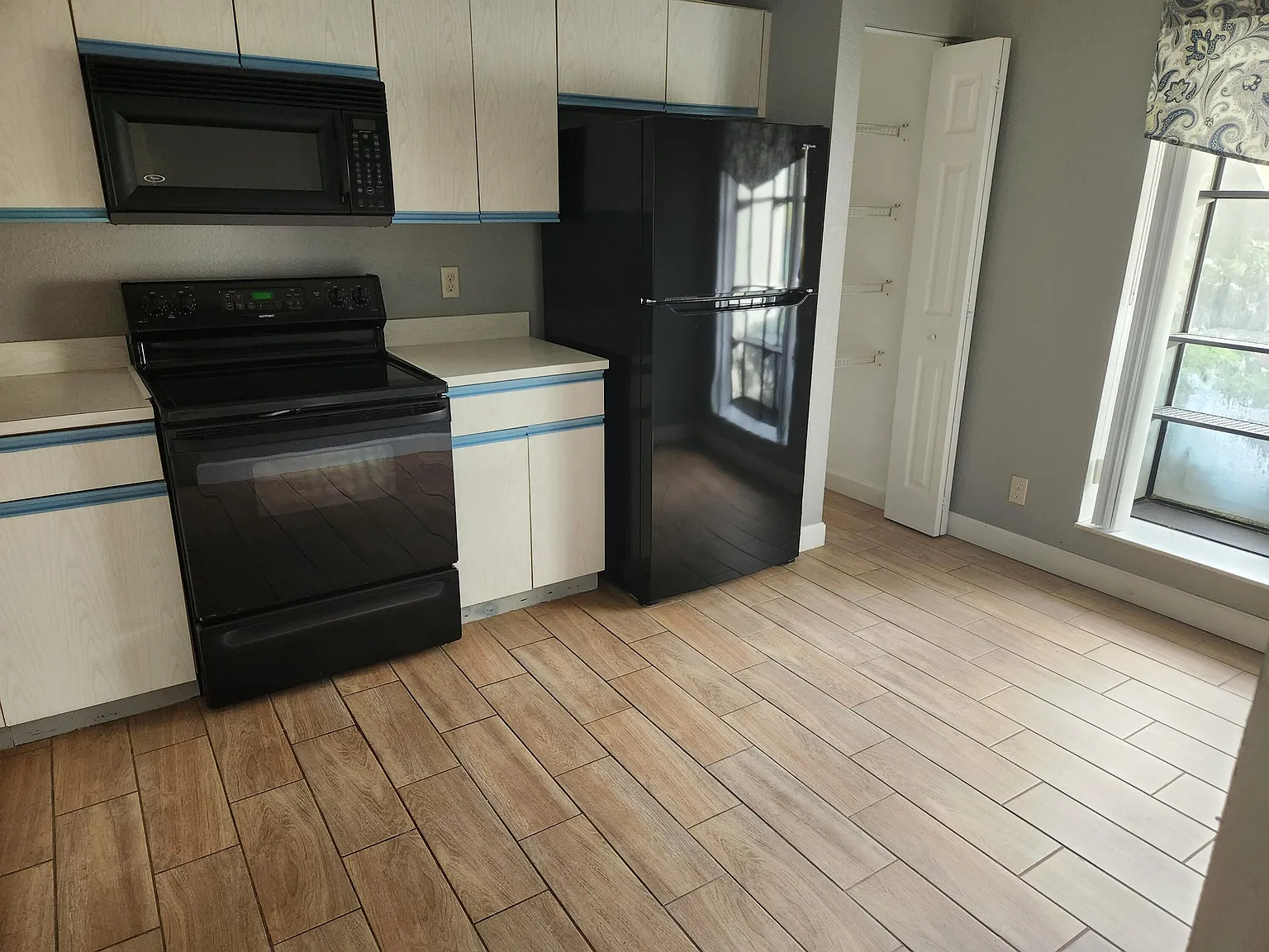 2 bed, 2.0 bath, 1133 sqft, $1,900 — Photo 4