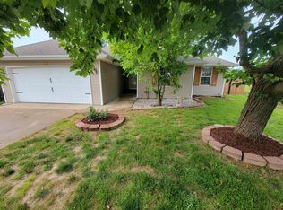 573 Cobblestone Ln, Sparta, MO 65753