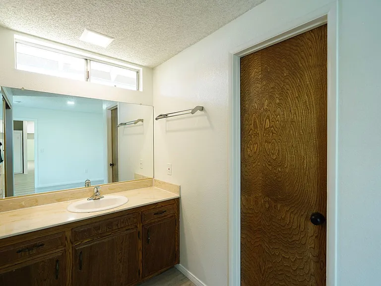 8303 California Ave — Photo 7