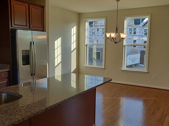 5th image of 122 Sequoia Dr