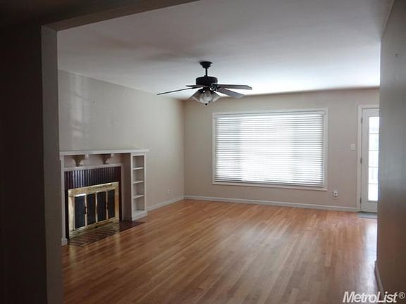 2nd image of 1165 Clarendon St