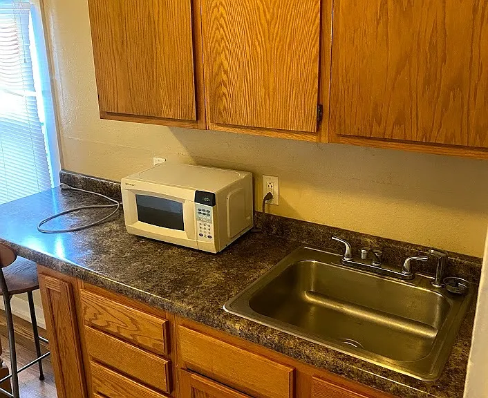 2333 W Clifton Ave — Photo 3