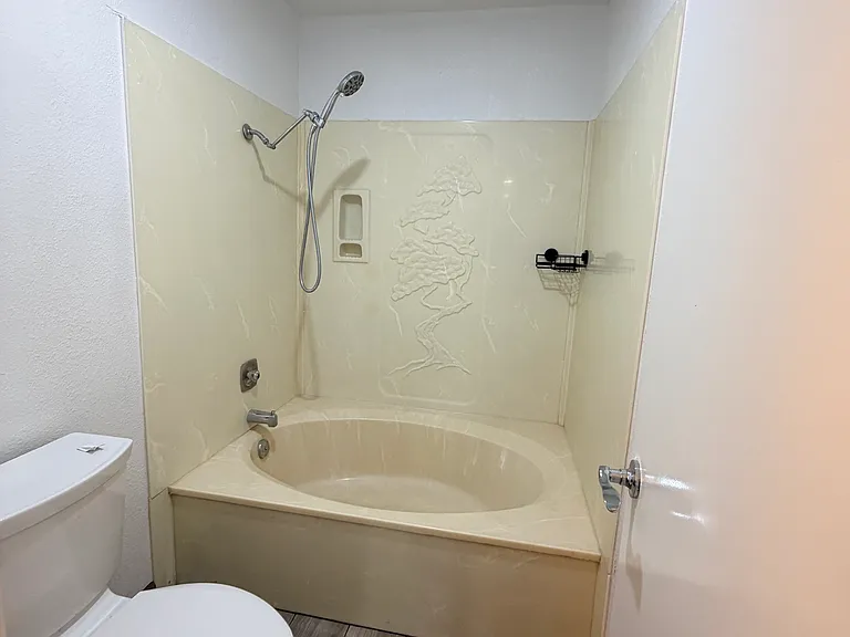 1302 Mossbrook Ct — Photo 19