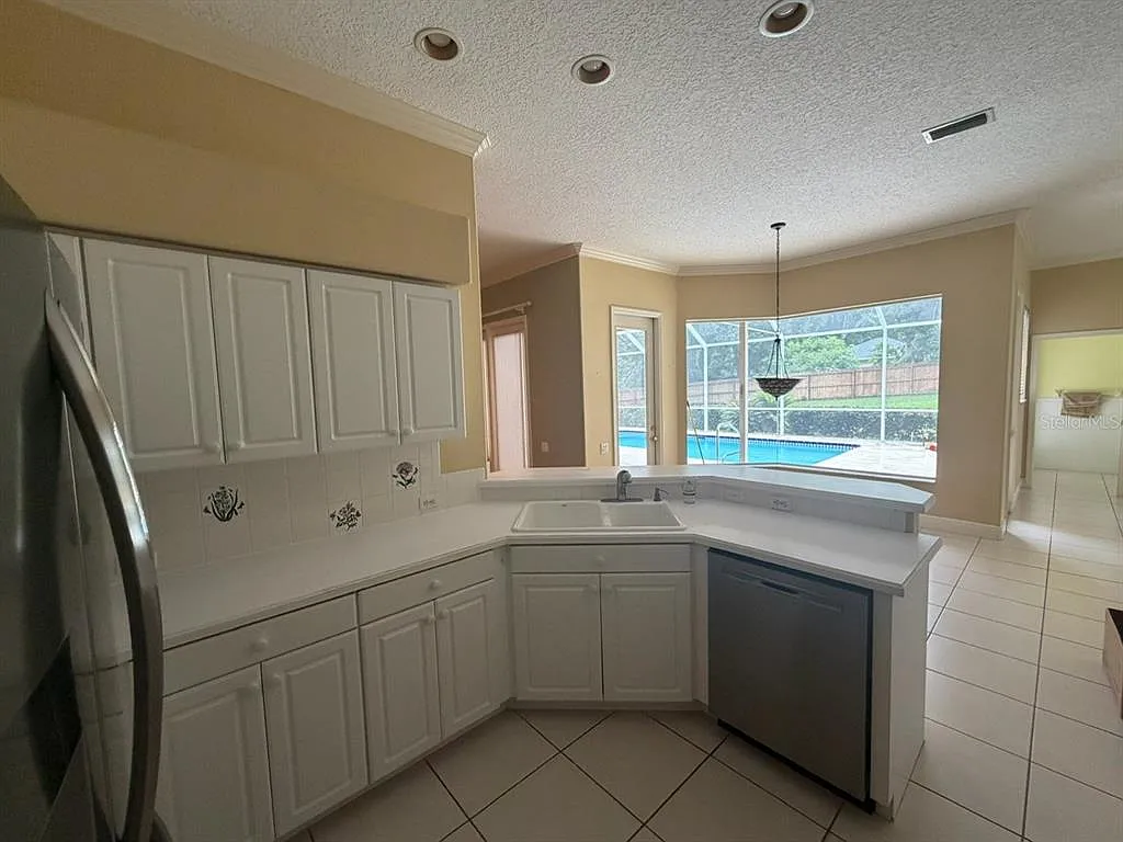3 bed, 2.5 bath, 2857 sqft, $3,100 — Photo 4