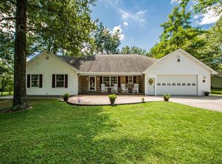 11060 Moses Dr, Benton, IL 62812