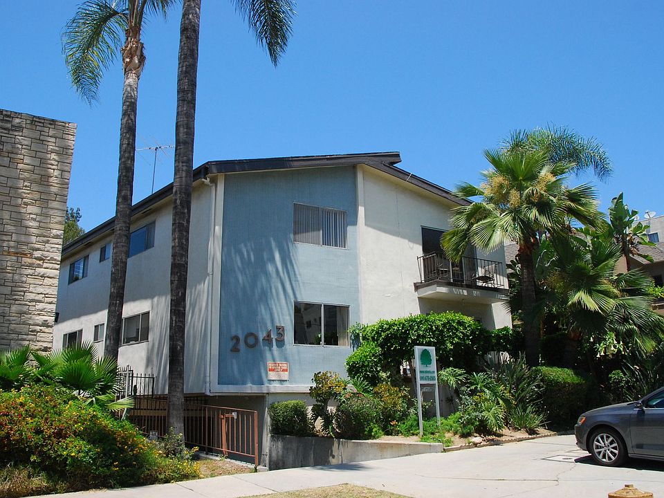 1st image of 2043 N Beachwood Dr APT 11