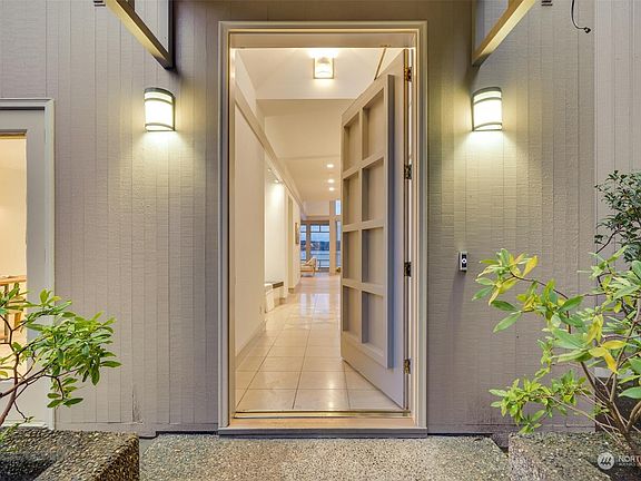 3rd image of 5810 NE Arrowhead Drive