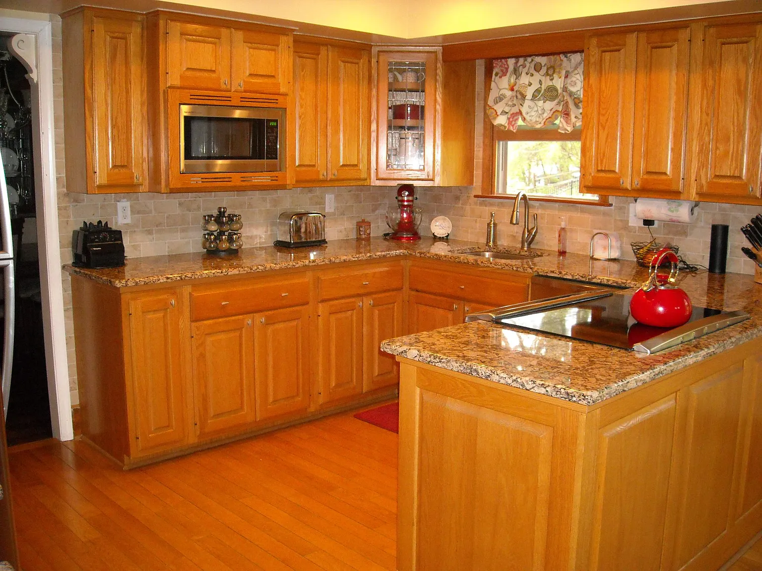4 bed, 2.5 bath, 2370 sqft, $3,499 — Photo 4