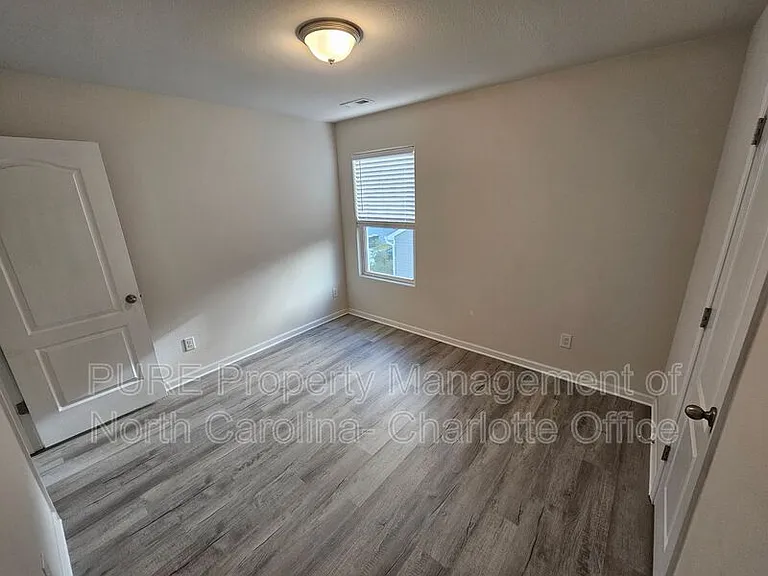 7015 Amberly Hills Rd — Photo 24