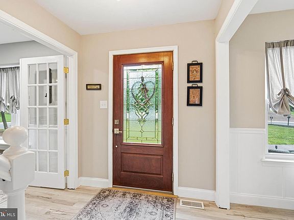 4th image of 1030 Rainbow Cir