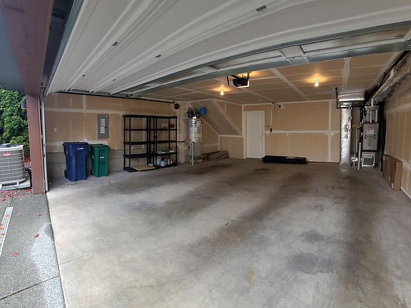 2nd image of 10716 NE 65th Ln