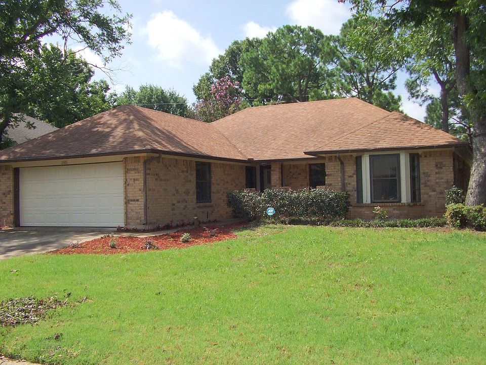 Terrific curb appeal with great front courtyard!