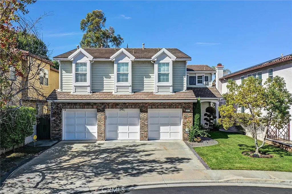 4 bed, 4.5 bath, 3600 sqft, $6,300 — Photo 1