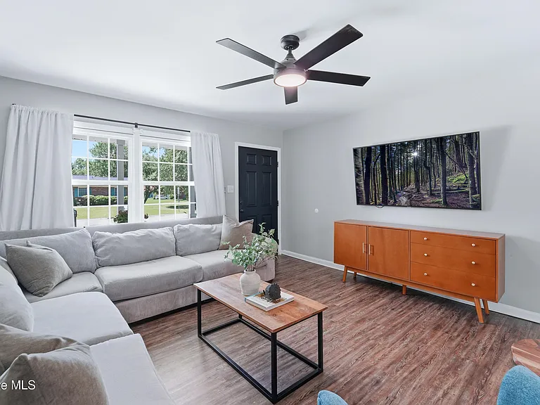 110 Estate Dr — Photo 8