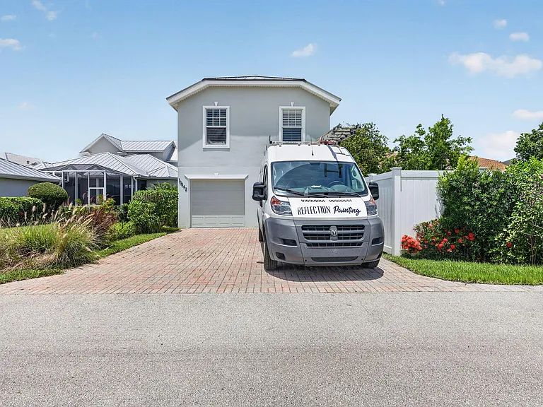 10542 SW Westlawn Blvd — Photo 57