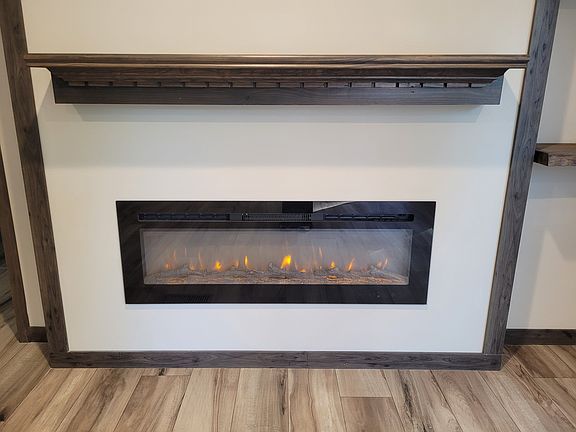 Living Room w Mantle