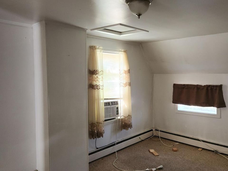 2nd image of 452 W South St #2