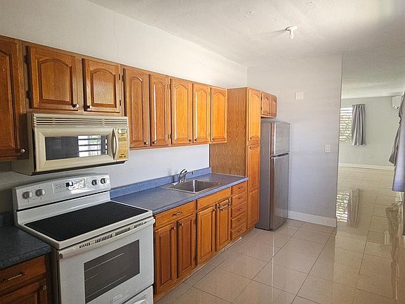 3rd image of 150 Lighthouse Dr