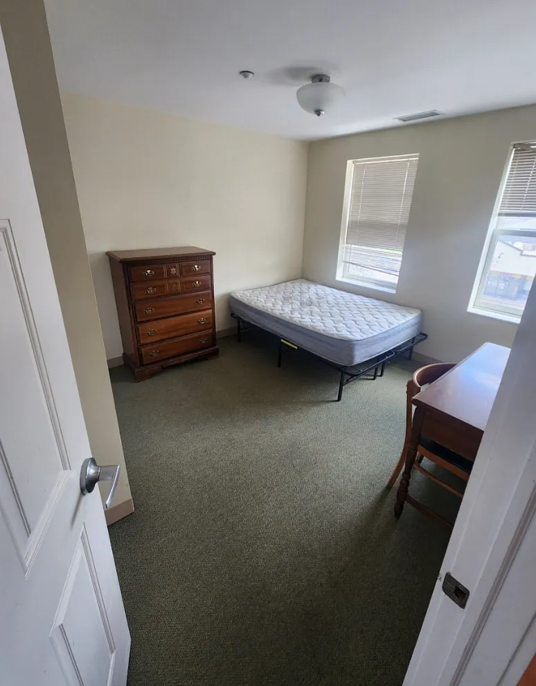 3 bed, $1,595 — Photo 2