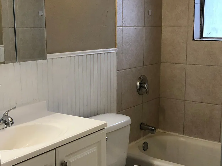 3108 Glenwood Ct — Photo 2