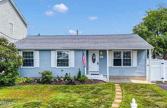 2nd image of 625 Beachwood Avenue