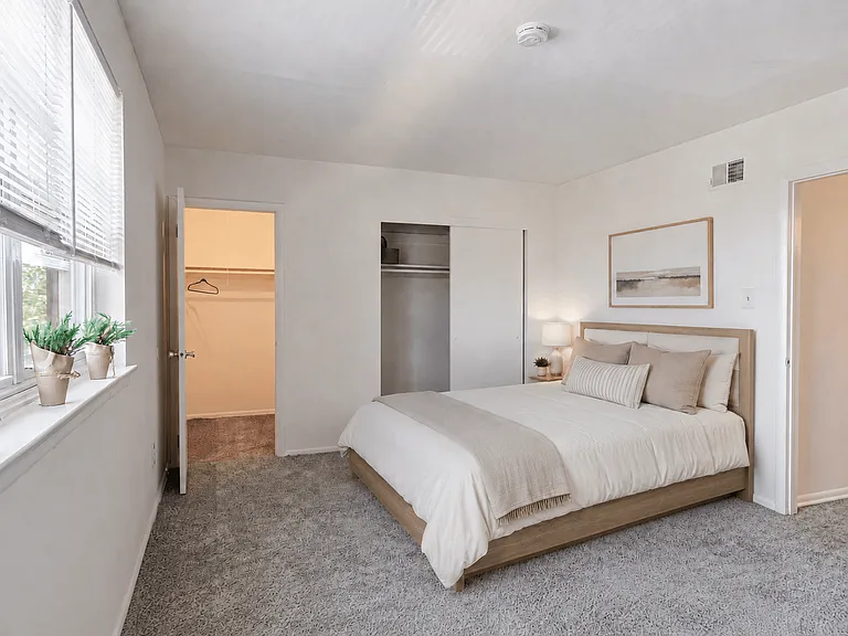 Woodacres Apartment Homes — Photo 18