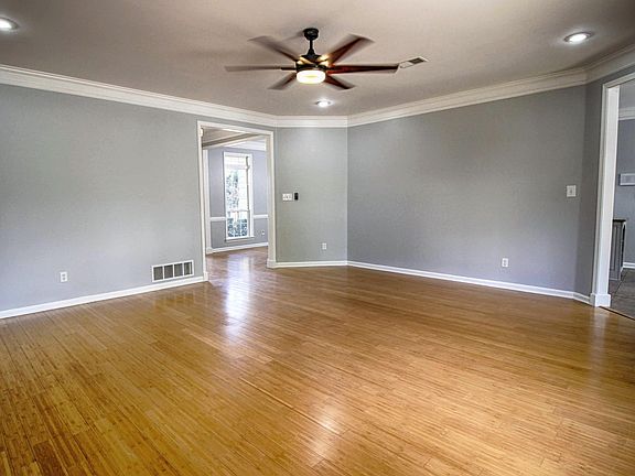 5th image of 1219 Green T Dr