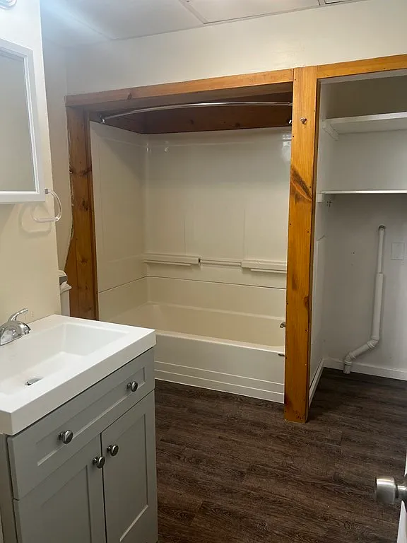 3 bed, 1200 sqft, $2,300 — Photo 2