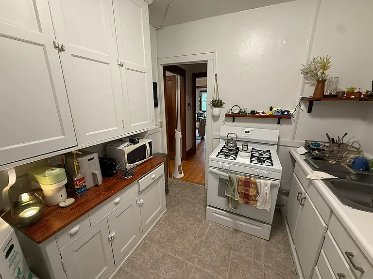 1577 Ashland Ave #4 — Photo 2