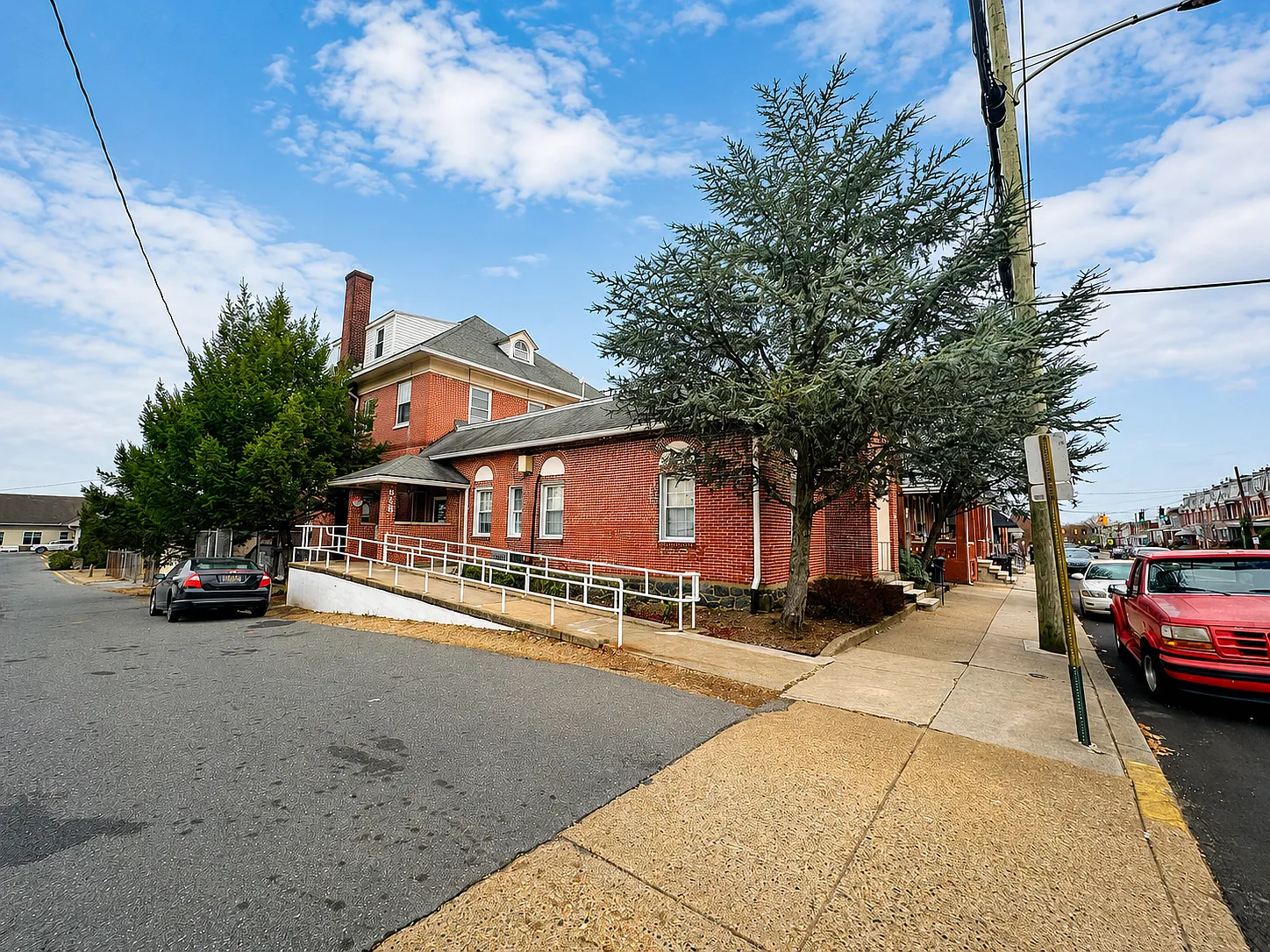 818 S Broom — Photo 4