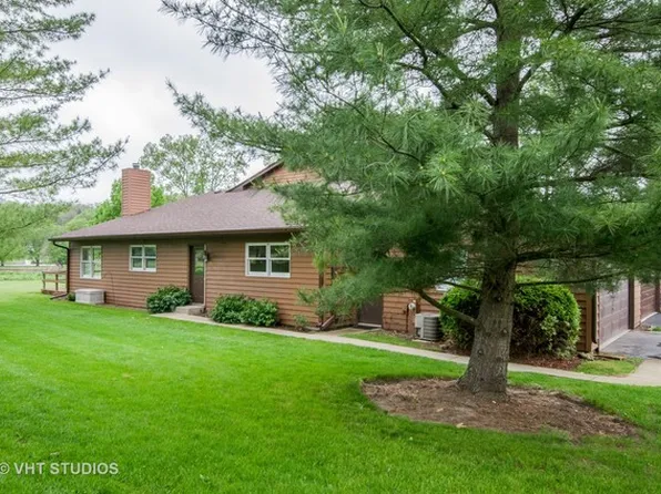 9811 Amanda Ln, Algonquin, IL 60102