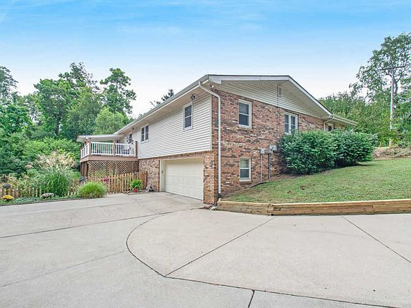 2nd image of 1600 Park Ln