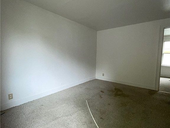 3rd image of 144 Schiller St